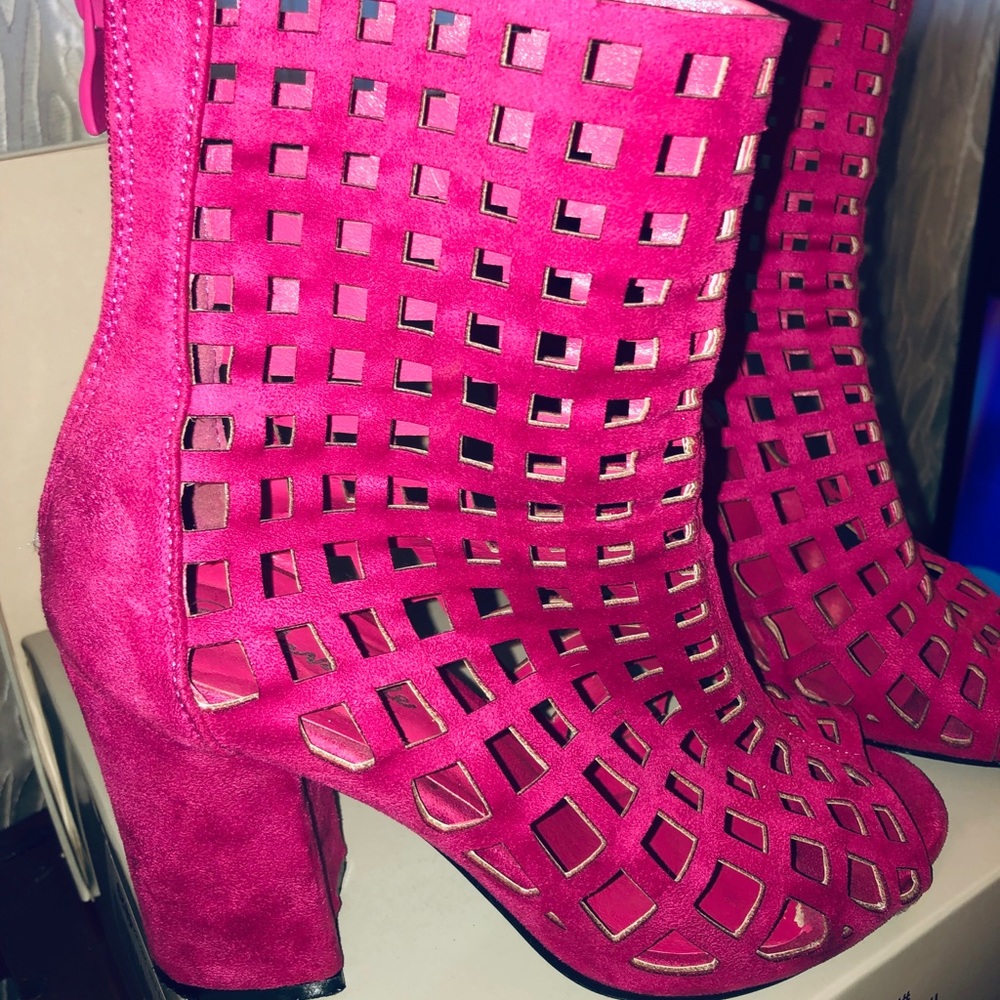 Pink Sandals - Picture 2 of 4